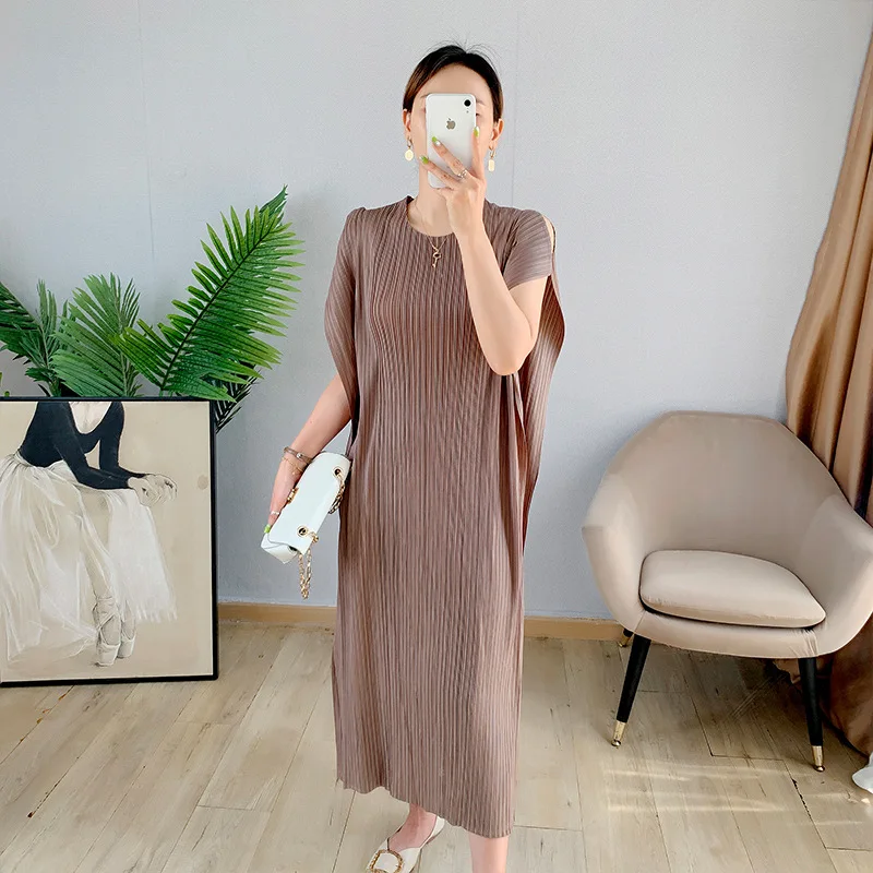 

Changpleat 2021 autumn new women's solid color dress Miyak Pleated Large size loose sleeveless round neck mid-length dress