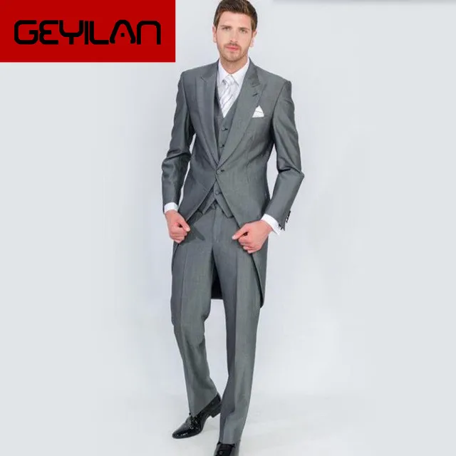 

2020 Perfect Male Suits Peaked Lapel one Button Fashion grey men Suit Groomsman tailcoat Wedding men Suits (Jacket+Pants+vest)