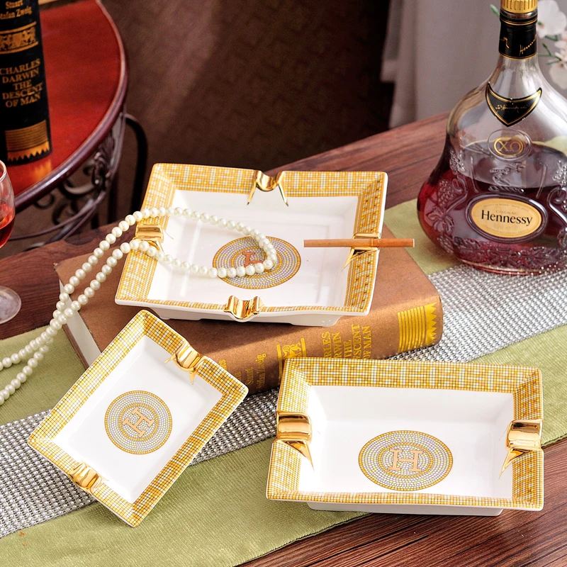 

Gold Ceramic Ashtray Horse Pattern Quality Square Cigar Ashtray European Luxurious Mosaic Weed Ash Tray Home Decorative Craft