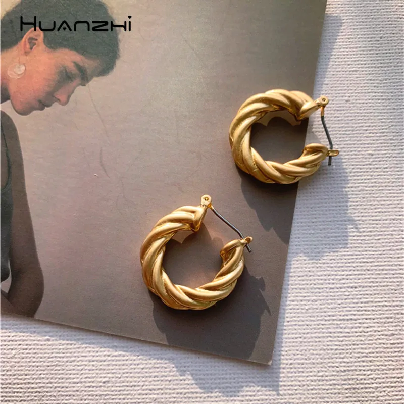 

HUANZHI 2019 New Office Fashion Gold Metal Plated Distortion Geometric Korean Hoop Earrings For Women Girls Party Travel Jewelry