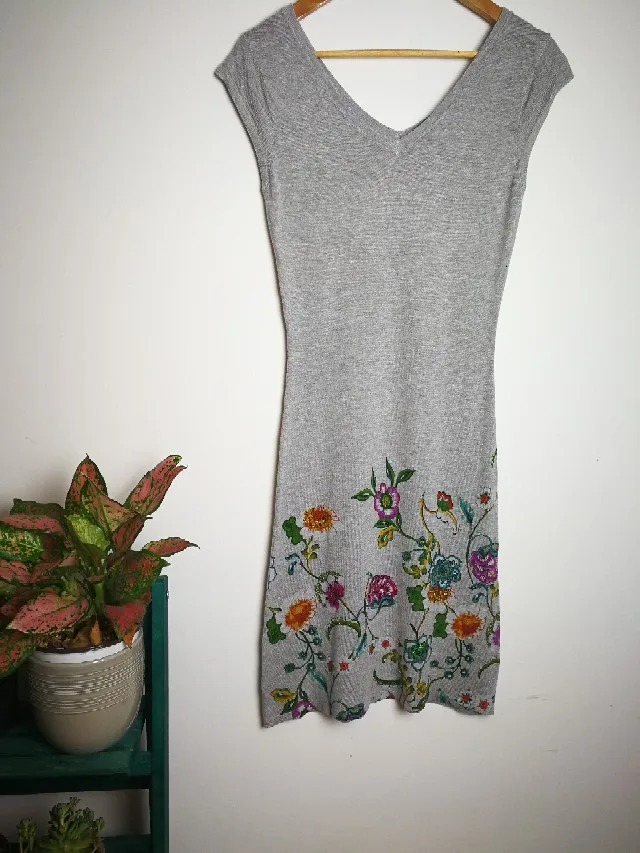 Spanish fashionable multi-style dress in