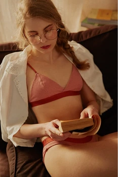 

Sexy Ladies Underwear Set French Women's Triangle Cup Lingerie Set Romantic Women's Wrie Free Bra Set Wholesale