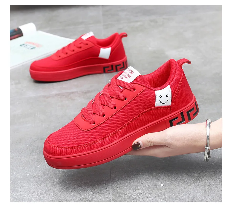 Прямая поставка женский Вулканизированная обувь черные красные кроссовки женские на шнуровке Повседневные Дышащие прогулочные парусиновые граффити плоские GZXX015