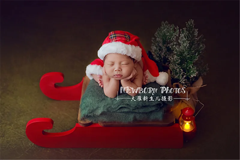 Natal bebê adereços de madeira vermelho trenó
