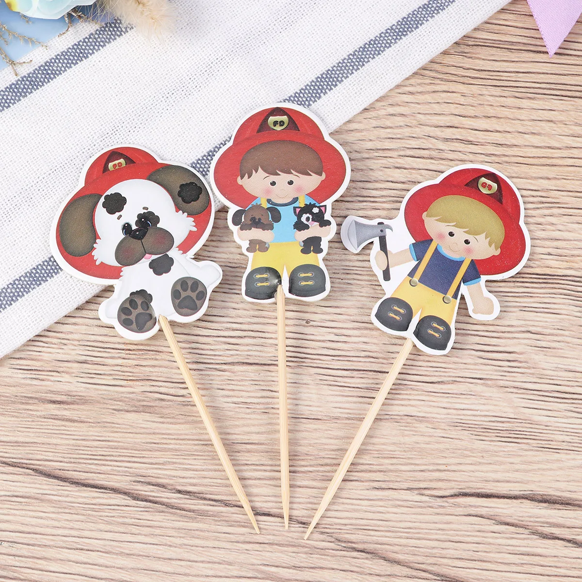Cake Toppers Fashion Unique Fire Truck Pattern Dessert Toppers Cake Picks Fruit Picks for Wedding Party Banquet Kids Birthday