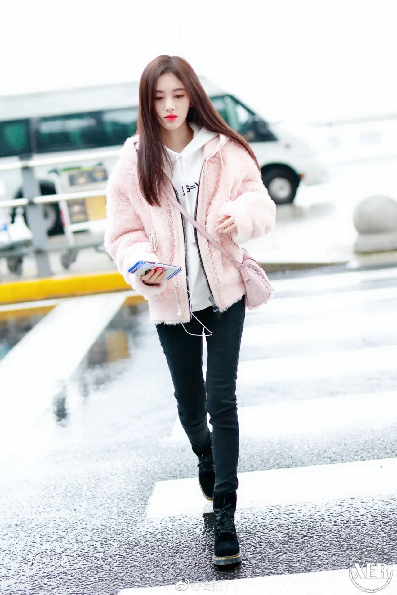 Ju Jingyi, милое розовое короткое пальто из овечьей шерсти, куртка с капюшоном, звездный стиль, женские зимние плотные флисовые Топы с капюшоном, шерстяная одежда для девочек