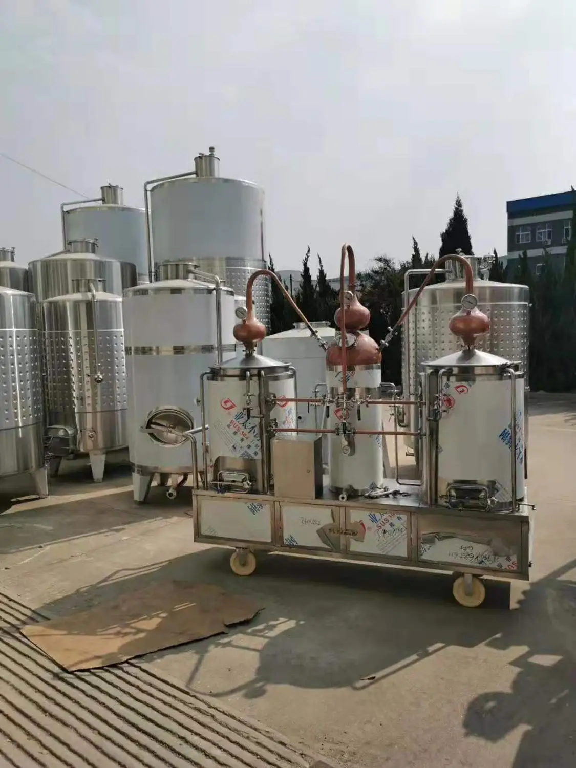 Рисунок 4 - Большой дистиллятор с корпусом из красной меди