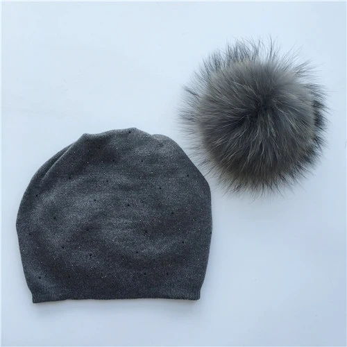 Dark grey match fur Зимняя шерстяная шапка, стразы, натуральный мех енота, помпон, шапка для женщин, теплая шерстяная вязанная Повседневная шапка, женские шапки, зимние меховые шапки - Цвет: Dark grey match fur