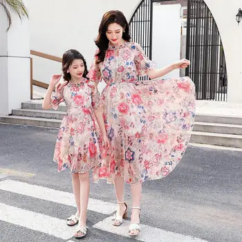 

Chiffon Beach Dresses Flower Twinning Dress Mother Daughter Dresses Mom Girls Dress 2020 Mommy Girl Match Party Family Look Outf