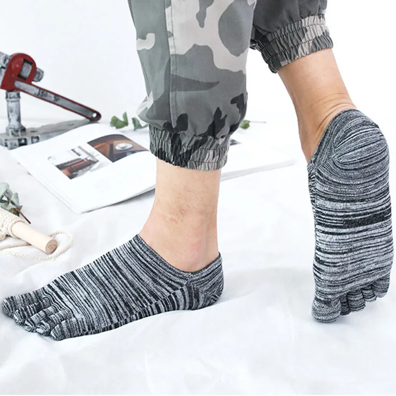 5 Pairs Man Invisible Boat Socks with Toes Retro Cotton Breathable Deodorant Low Cut Non-Slip 5 Finger Socks Harajuku Fashions