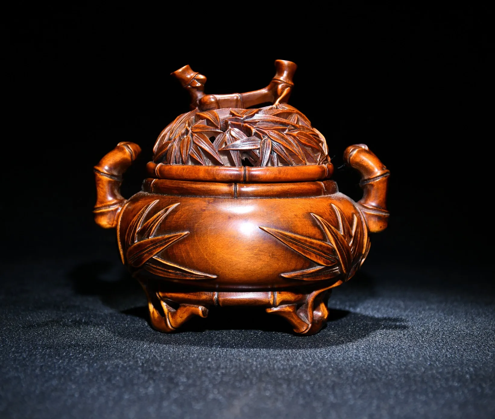 

4"Tibetan Temple Collection Boxwood Bamboo Shape Bamboo leaves Binaural Three-legged incense burner Office Ornaments Town House