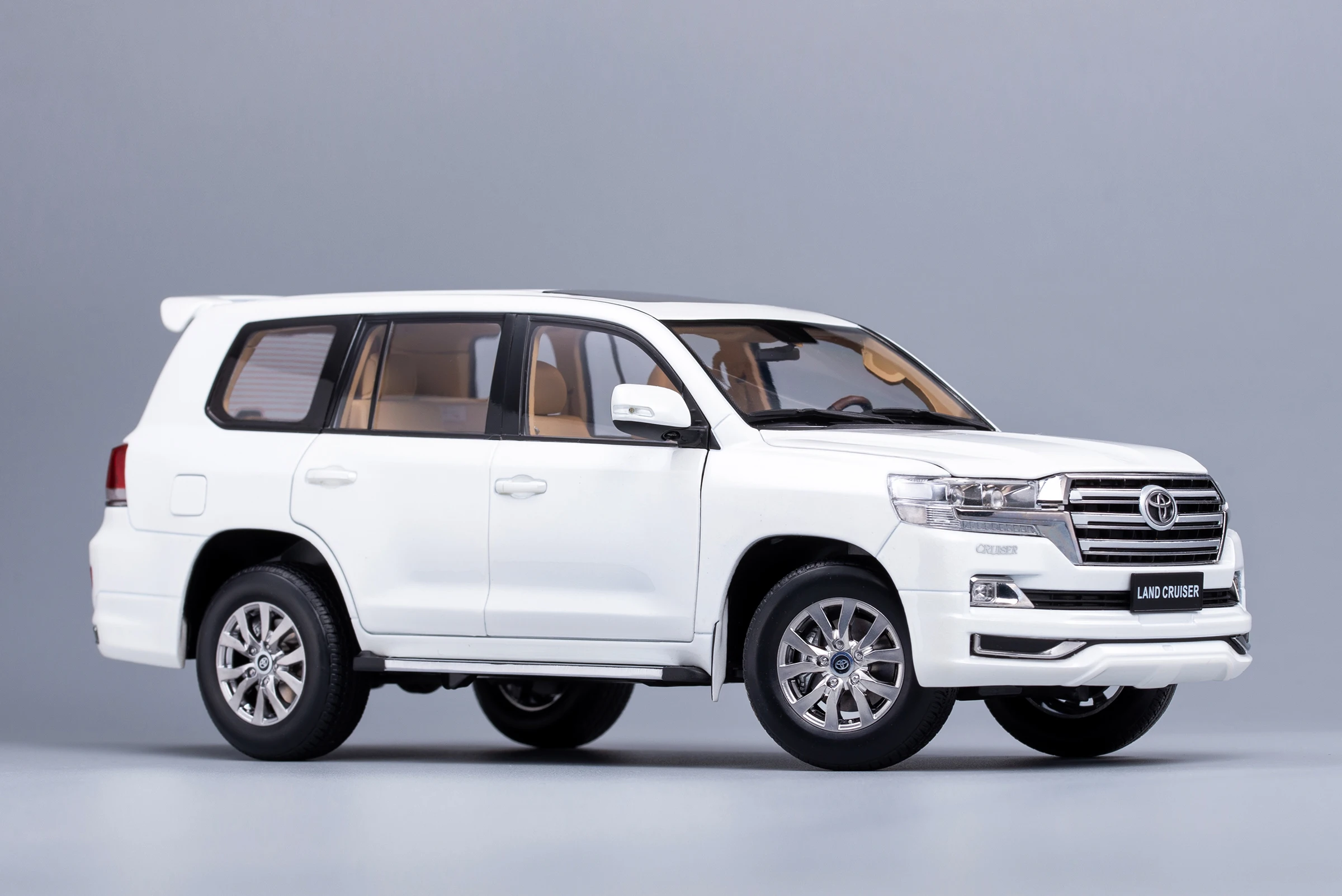 US $169.80 118 Diecast Model for Toyota Land Cruiser LC200 2019 White SUV Alloy Toy Car Miniature Collection Gift