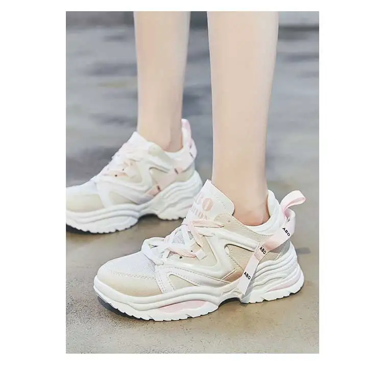 Новинка; женские кроссовки на платформе 6 см, визуально увеличивающие рост; кроссовки для студентов; дышащая уличная спортивная прогулочная обувь для девочек