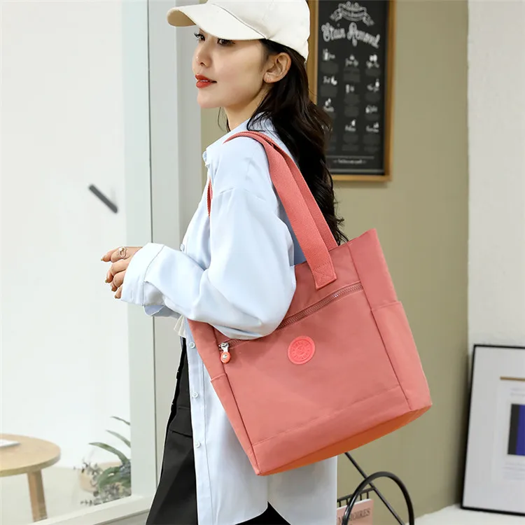 2021 New Nylon Large Capacity Summer Ladies Beach Shoulder Bag Woman Designer Handbags Youth Ladies Bags Tote Ladies Casual Bag
