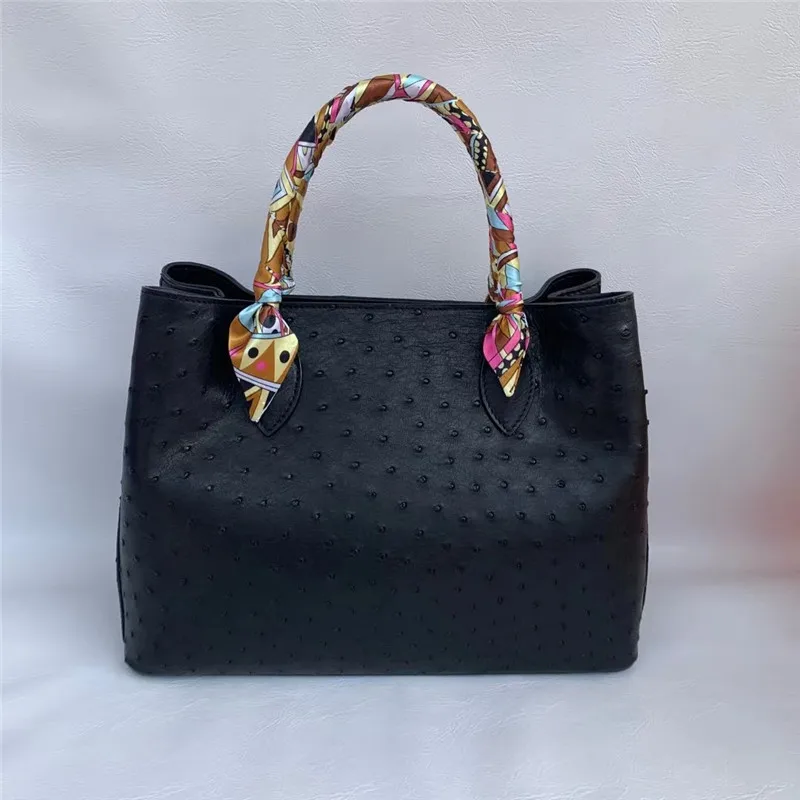 Рисунок 3 - Женская сумка-тоут из натуральной кожи страуса