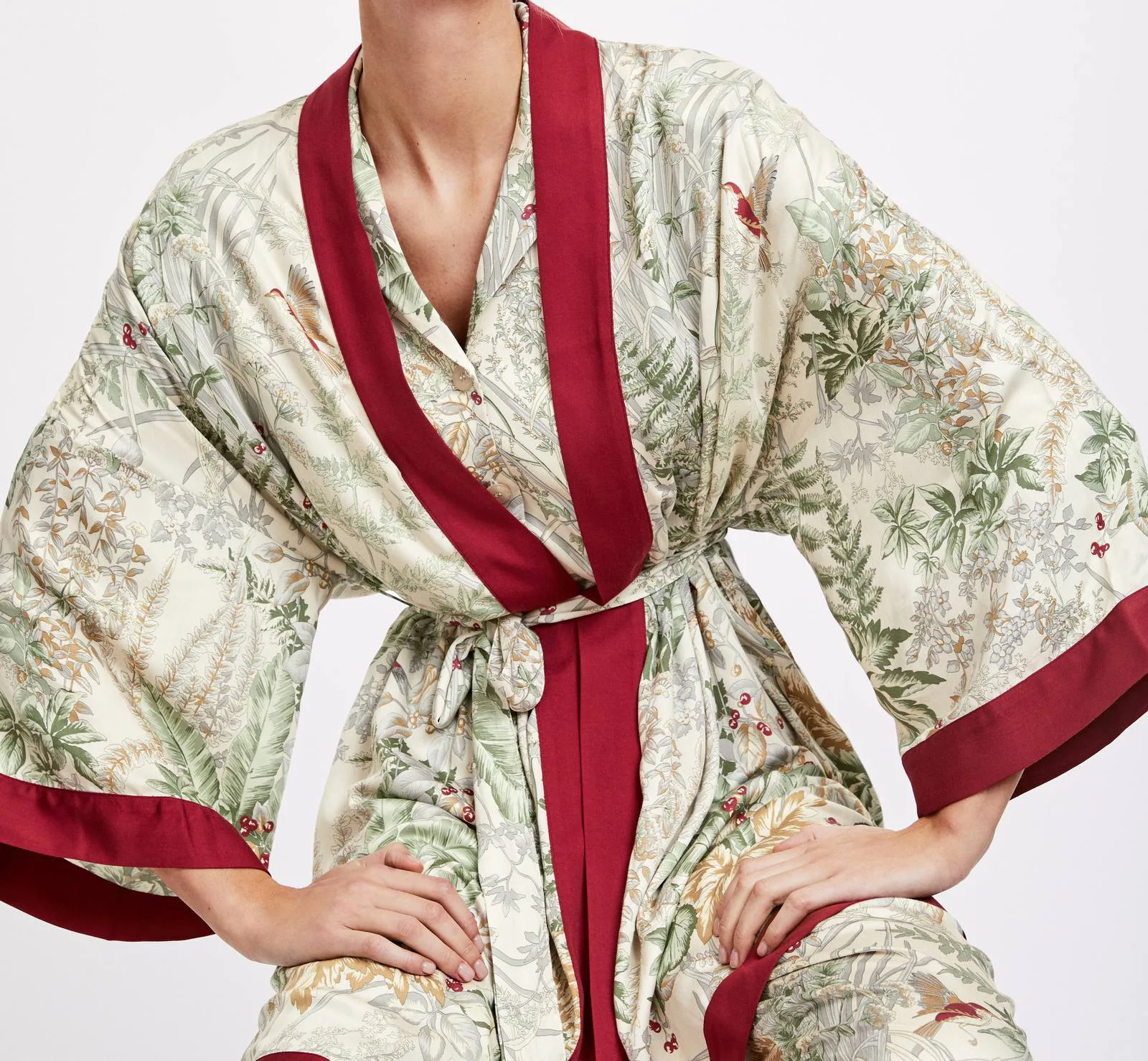 Spring Leisure Loose Comfortable V-collar Fashion Silk Robes for Women Satin Dress Long Sleeve Bath Robe Satin Lingerie Robe
