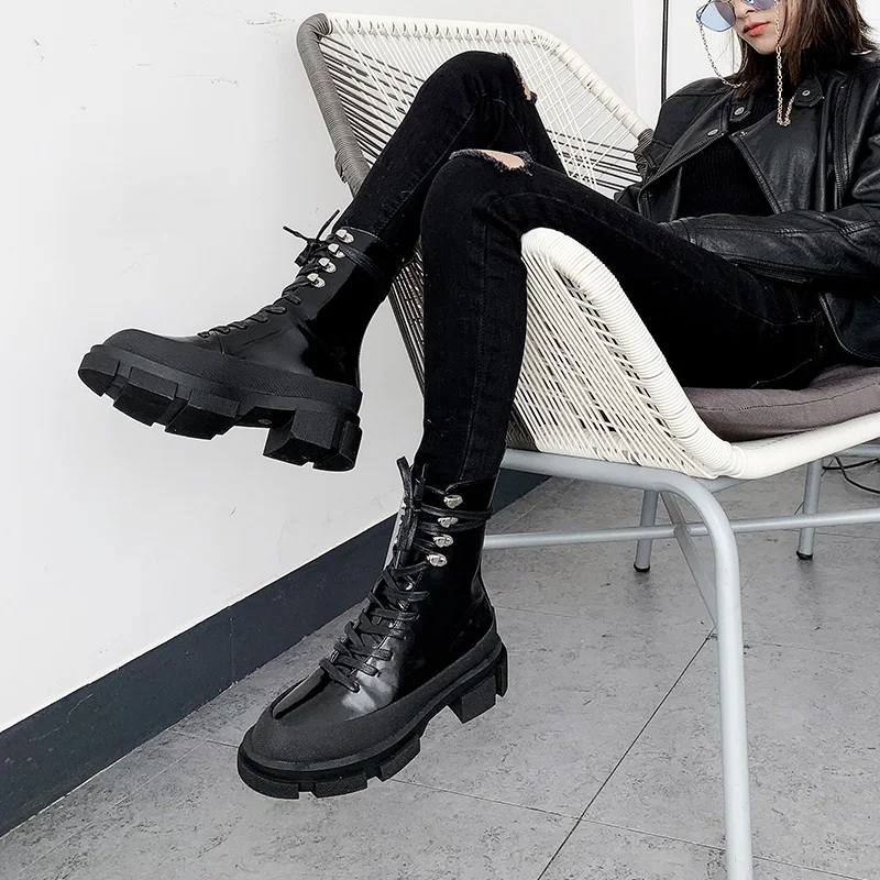Scarpe donna/зимние ботинки в байкерском стиле на платформе; женская обувь из натуральной лакированной кожи; однотонные женские ботинки на шнуровке; botas mujer invierno;