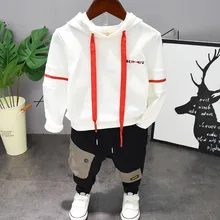 Комплекты одежды для маленьких мальчиков; повседневные комплекты верхней одежды с буквенным принтом; сезон осень-зима; спортивный костюм с длинными рукавами; комплект одежды из топа и штанов и шапки