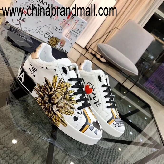 

D family men's shoes, replicate the top version of imported cowhide to create graffiti patterns, rivets, diamonds inside cowhide