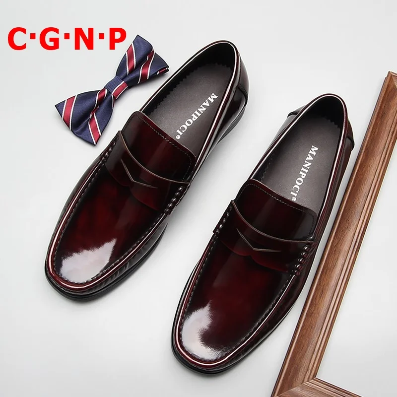 

CÂ·GÂ·NÂ·P New Fashion Wine-red Patent Leather Loafers Slip On Men Dress Shoes Breathable Casual Shoes Mocassin Homme Driving Shoes