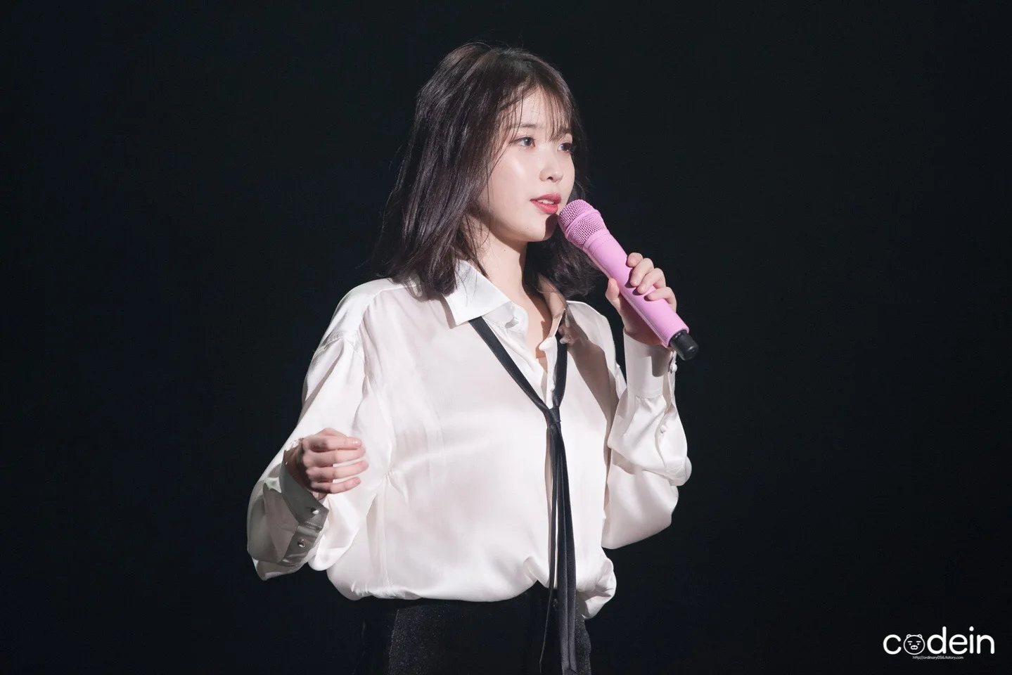Kpop IU Lee Ji Eun, белая Элегантная Шелковая Рубашка, женская летняя новая Корейская Свободная шифоновая рубашка, милые топы