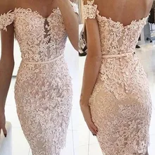 Оболочка/колонна кружева с открытыми плечами без рукавов длиной до колена платье для выпускного вечера