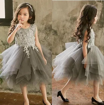 

Gray Tulle Little Kids Flower Girl Dresses Crew Neck Lace Applique Beaded Layered Ruffles Girl Pageant Gown Formal Wears