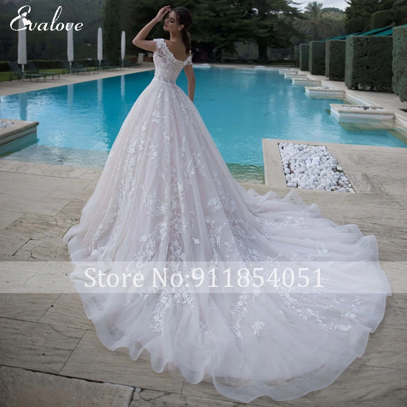 EVALOVE New Romantic Sweetheart Neck Lace Up Ball Gown Wedding Dress Gorgeous Appliques Beading Customized Princess Bridal Gown plus size wedding dresses