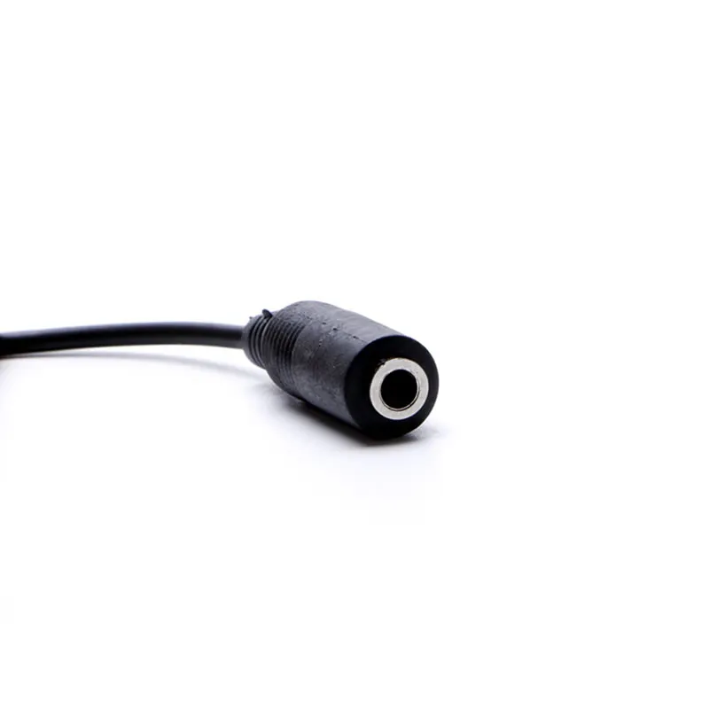 Détail du câble adaptateur microphone 3,5 mm Mini USB pour GoPro Hero 3+4, montrant la flexibilité du câble noir.