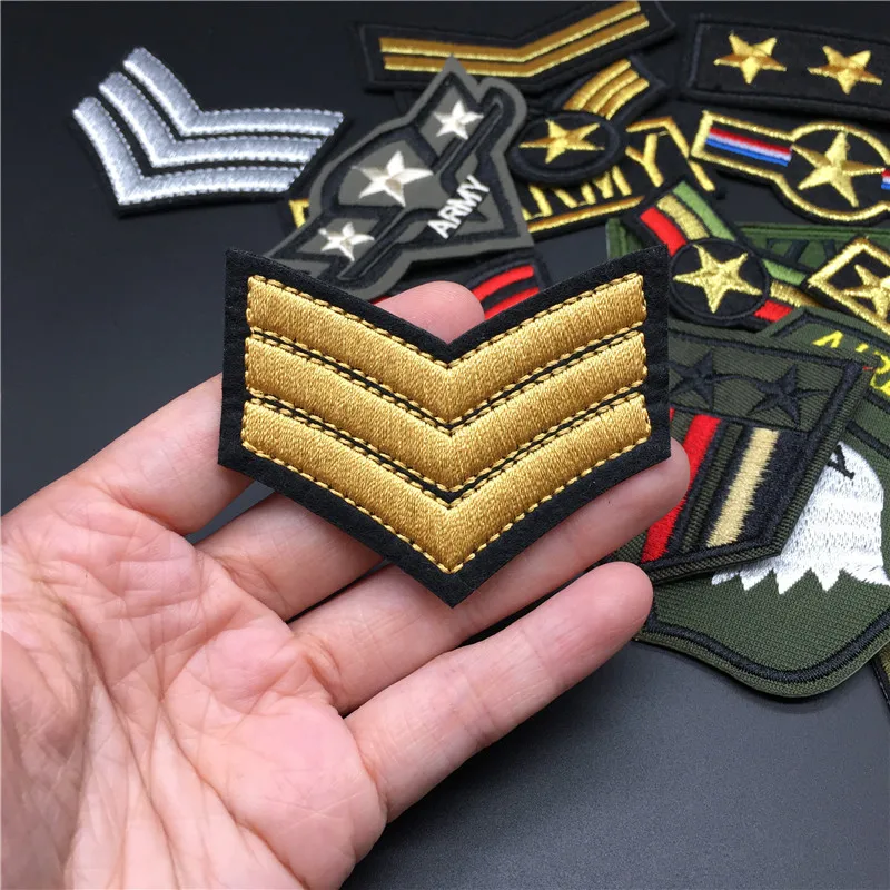 pçs muito remendos militares do exército em roupas bordadas emblemas táticas parches militar ferro em remendos para vestuário applique