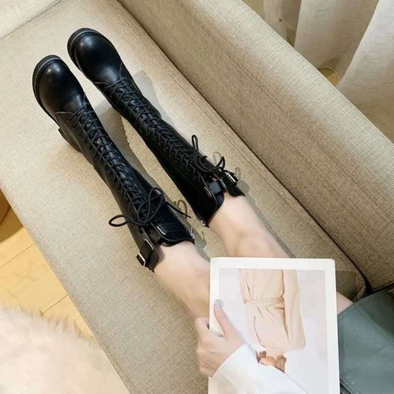 Новинка г. Высокие сапоги. Рыцарские сапоги до колена на шнуровке. Knee-high.Flat подошва для отдыха. Износостойкие кожаные сапоги с ремнем