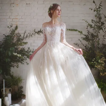 

Gorgeous Appliques Half Sleeve A-Line Wedding Dress 2020 Elegant Scoop Neck Lace Up Sweep Train Bride Wedding Gown