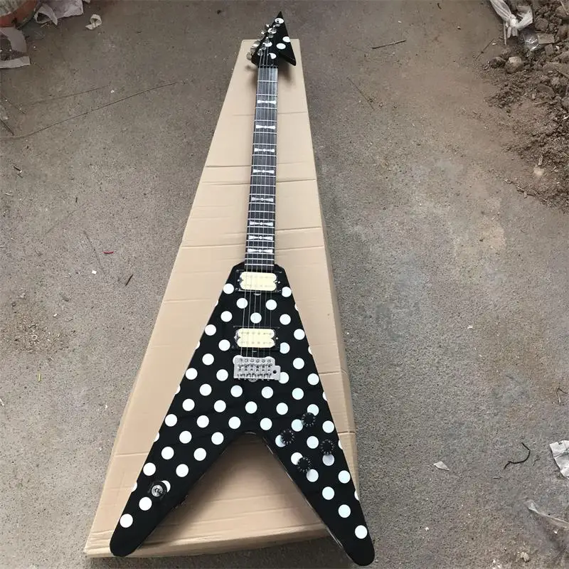 

Factory direct sales of special-shaped black-and-white point electric guitar, free of freight