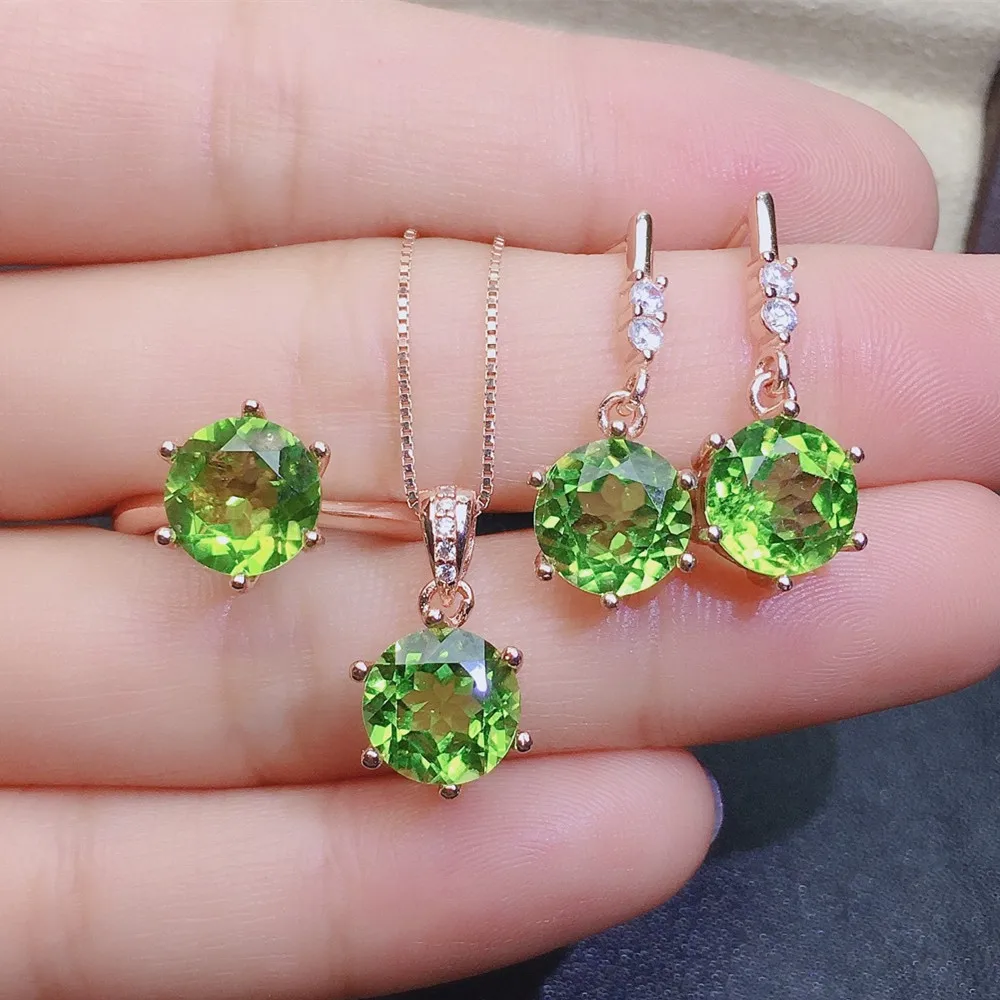 

Серьги и кольцо из серебра 3,2 пробы, 8 х8 мм