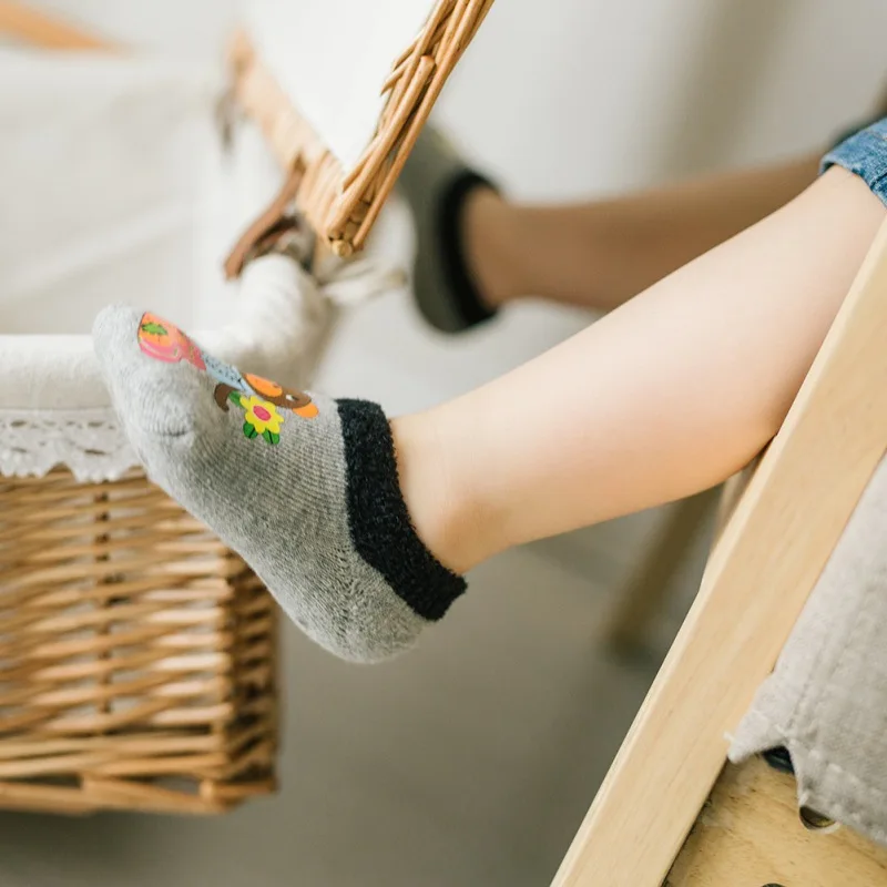 33 цвета, хлопковые зимние носки детские Нескользящие носки-тапочки для маленьких мальчиков и девочек От 1 до 12 лет носки с резиновыми рисунками животных для малышей
