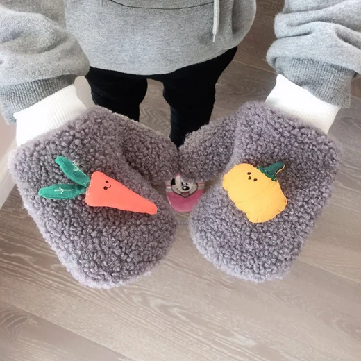 Gray Новое поступление, кашемировые перчатки для маленьких мальчиков и девочек зимние теплые детские варежки с веревкой, детские перчатки с рисунком фруктов для детей от 2 до 6 лет - Цвет: Gray