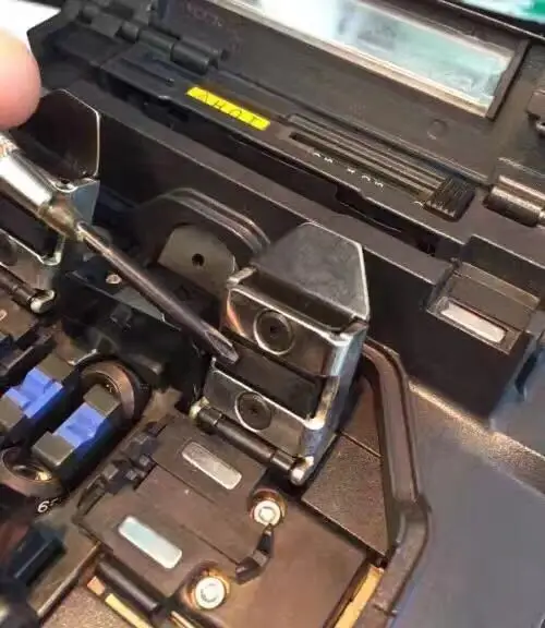 Fujikura-fiber-splicing-machine-fiber-pressure-plate-rubber-pad-Fiber-splicer-Fiber-Holder-1-PCS (3)