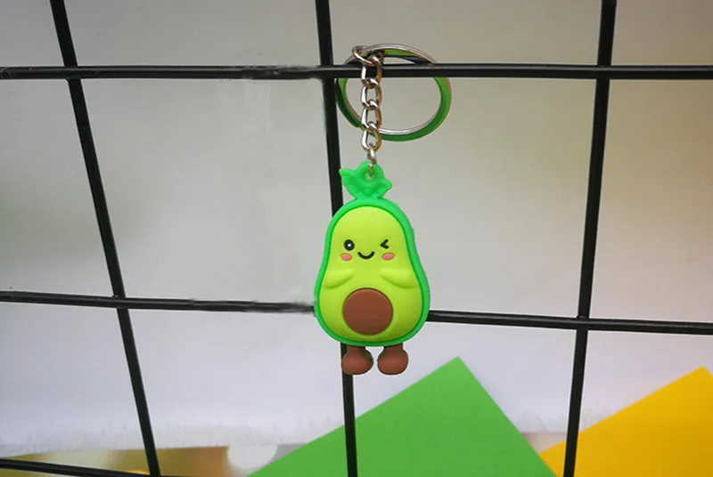 Cute Simulated Fruit Avocado Keychain Soft Resin Smiling Avocado Keyrings Couple Jewelry Women Fashion Wedding Party Small Gift - Цвет: grass green