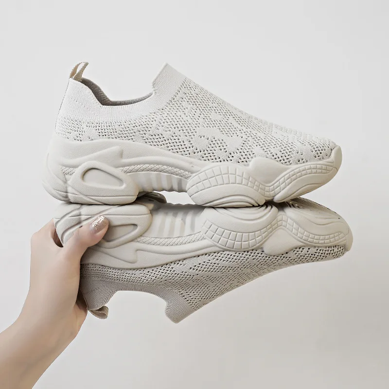 

2019 New Style Summer Breathable Mesh Hollow out Athletic Shoes Women's Casual Ultra-Fire Red Small Dad Shoes