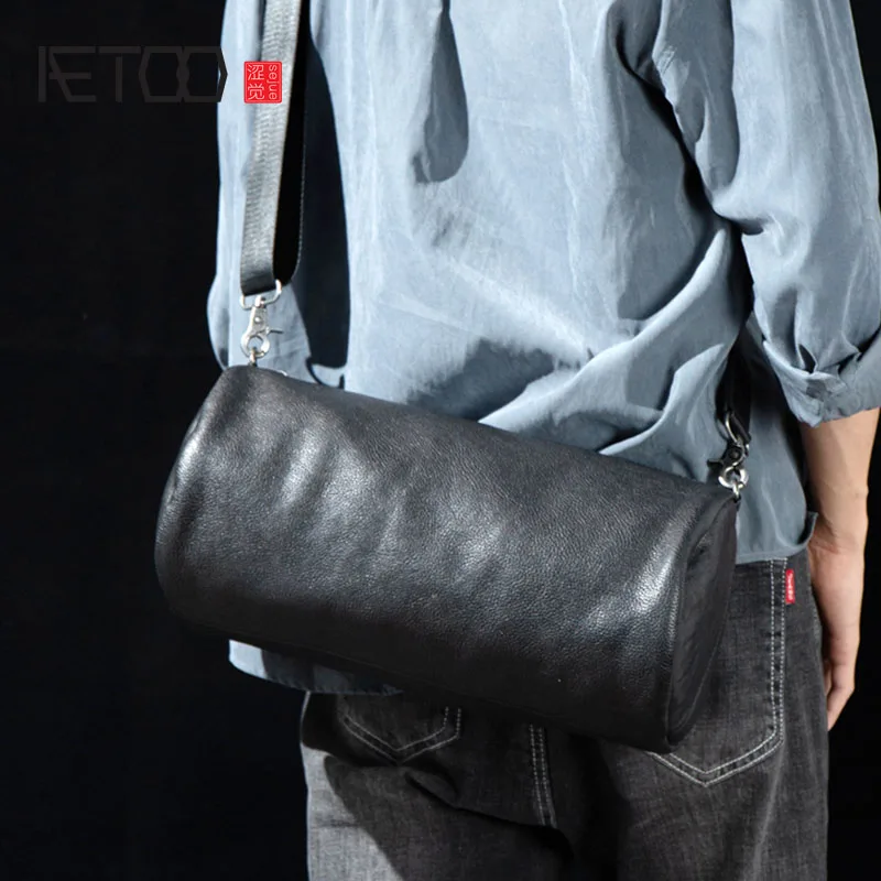 

AETOO Casual top layer cowhide bucket bag, men's handmade leather messenger bag, trendy simple and fashionable shoulder bag