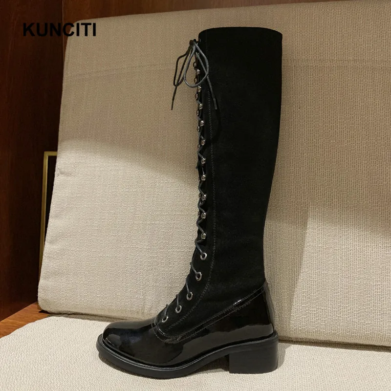 KUNCITI/женские сапоги-гладиаторы до колена на шнуровке; пикантные высокие сапоги с заклепками в стиле пэчворк; модная зимняя обувь наивысшего качества; B937