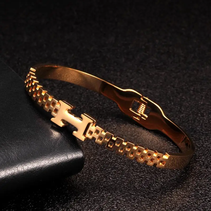 

Brand Gold Plated Letter Stainless Steel Charm Fashion Cuff Bangles For Women Female Wedding Party Jewelry Gift