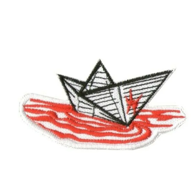 3.55'' IT Paper Boat Embroidered iron on and sew Patch Horror Pennywise the Dancing Clown Stephen King |
