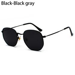 Sleek Unisex Mirrored Lens UV400 Metal Frame Sunglasses (Black - Black gray)