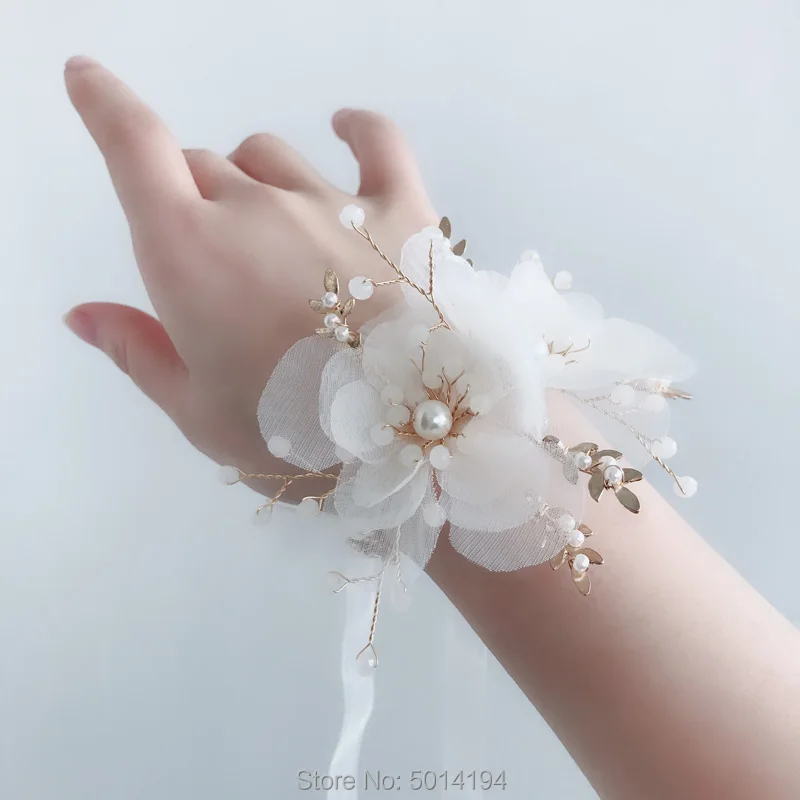 

Fairy beautiful ins high-grade crystal flower bride bridesmaids wedding wrist flower Korean style fresh bracelet flower