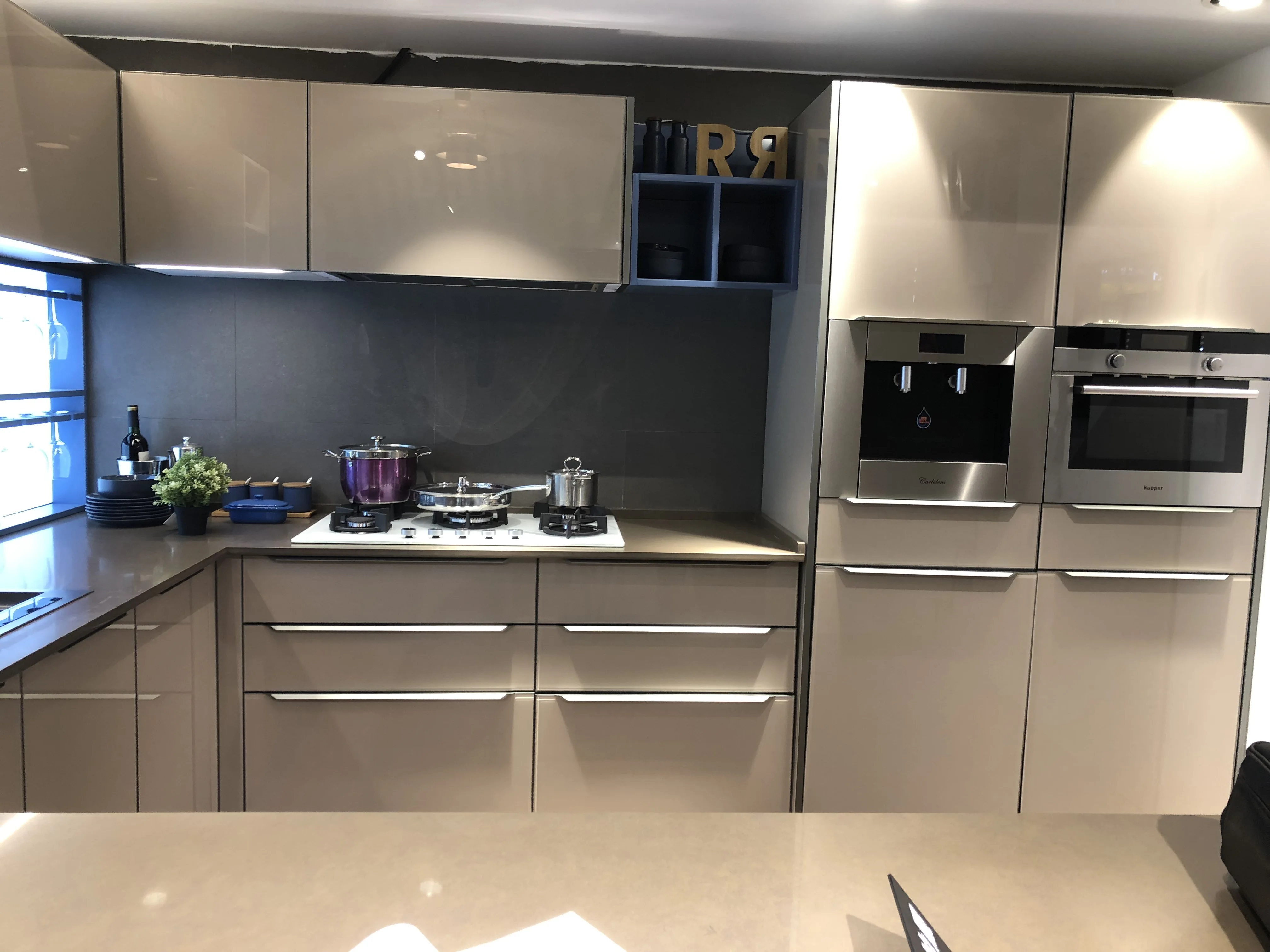 

2020 Latest styles kitchen cabinet China Manufacture Customized Design Kitchen Cabinet Modern Design Wooden Kitchen Cabinet high quality kitchen cabinet stainless steel cabinet