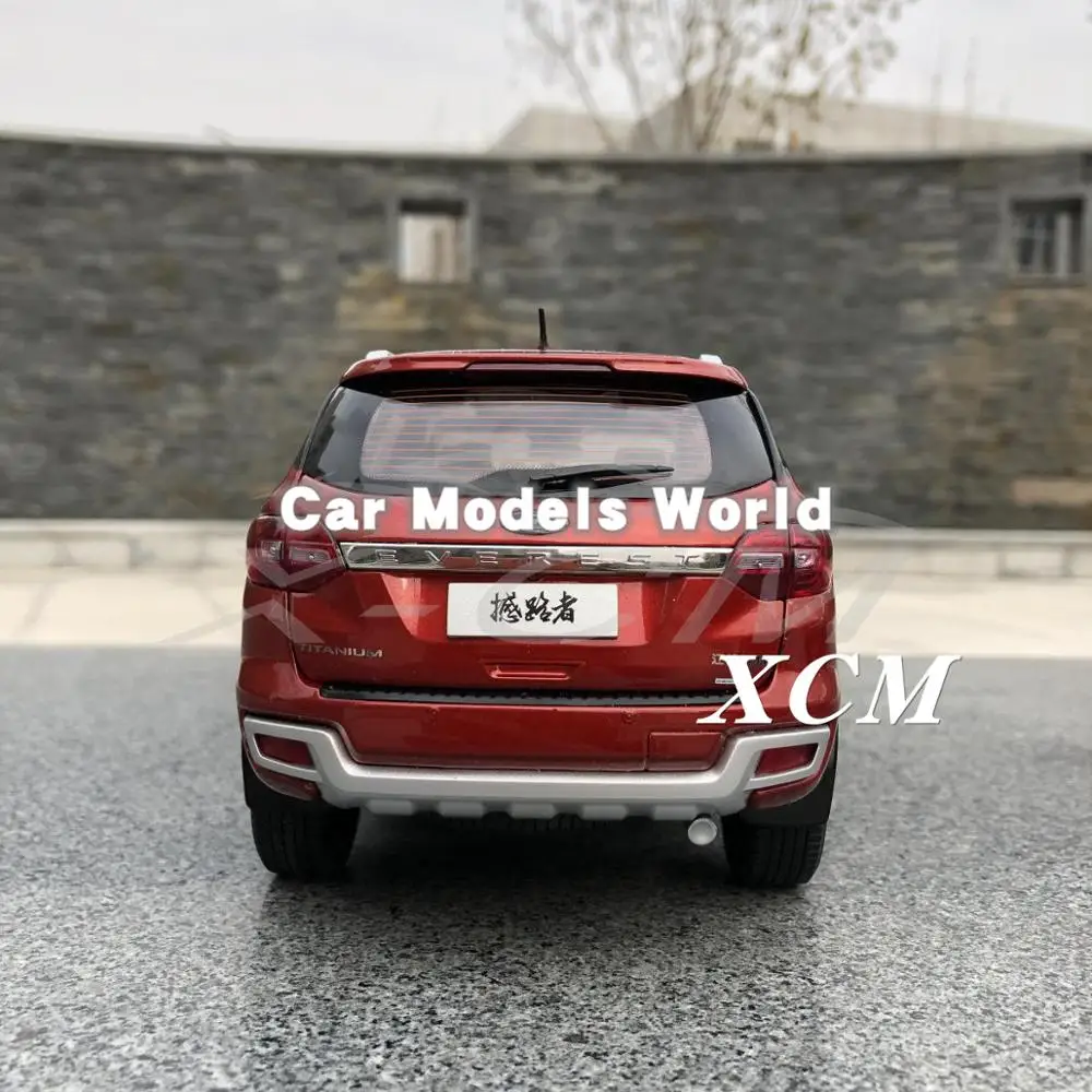 Литая модель автомобиля для New Everest титановый внедорожник 1:18(красный)+ маленький подарок