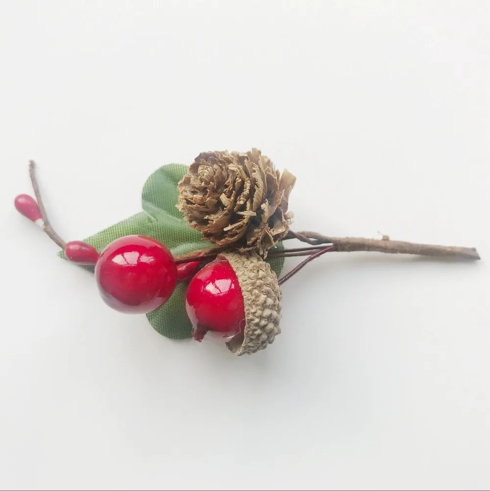 5PcsPack Christmas Red Berry And Pine Cone Christmas Picks With Holly Branches For Holiday Decoration Great Addition Decor Crafts QW25 (2)