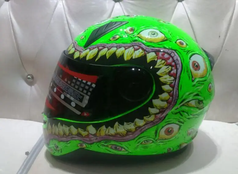 

MALUSHUN Motorcycle helmet luminous green terrorist eyes big mouth take a helmet