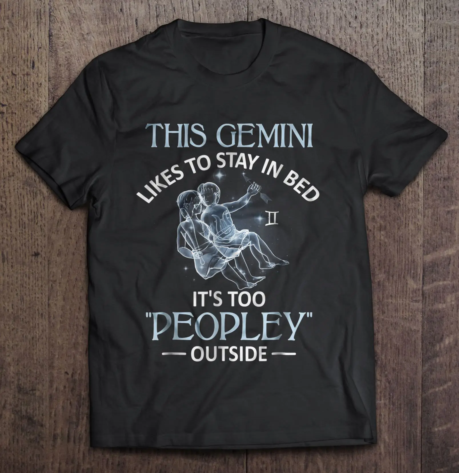 Этот Gemini любит оставаться в кровати это слишком Peopley снаружи футболки | Мужская